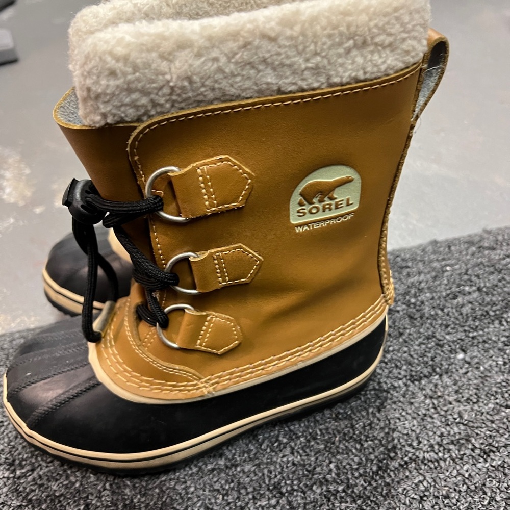 Girls Sorel snow boots size 2